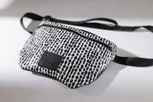 Load image into Gallery viewer, Lenny Pouch - Black &amp; White