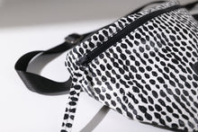 Load image into Gallery viewer, Lenny Pouch - Black &amp; White