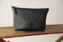 Load image into Gallery viewer, Clutch- Large Size- Black