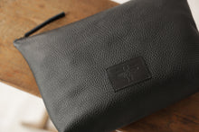 Load image into Gallery viewer, Clutch- Large Size- Black