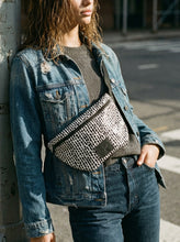 Load image into Gallery viewer, Lenny Pouch - Black &amp; White